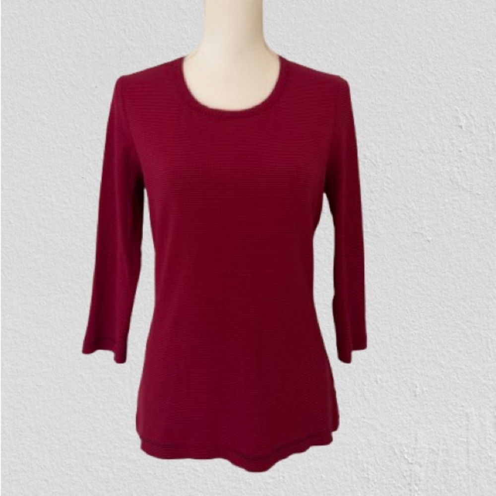 ST. JOHN Woman’s Sweater Red Top with Scoop Neck, Sz M